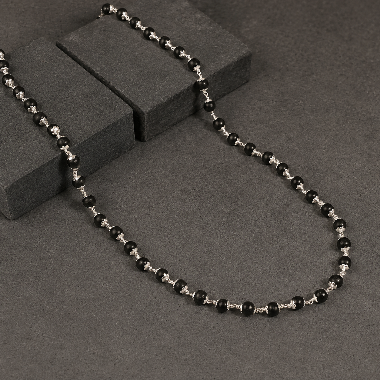 7–8 mm Karungali beads and silver wire close-up