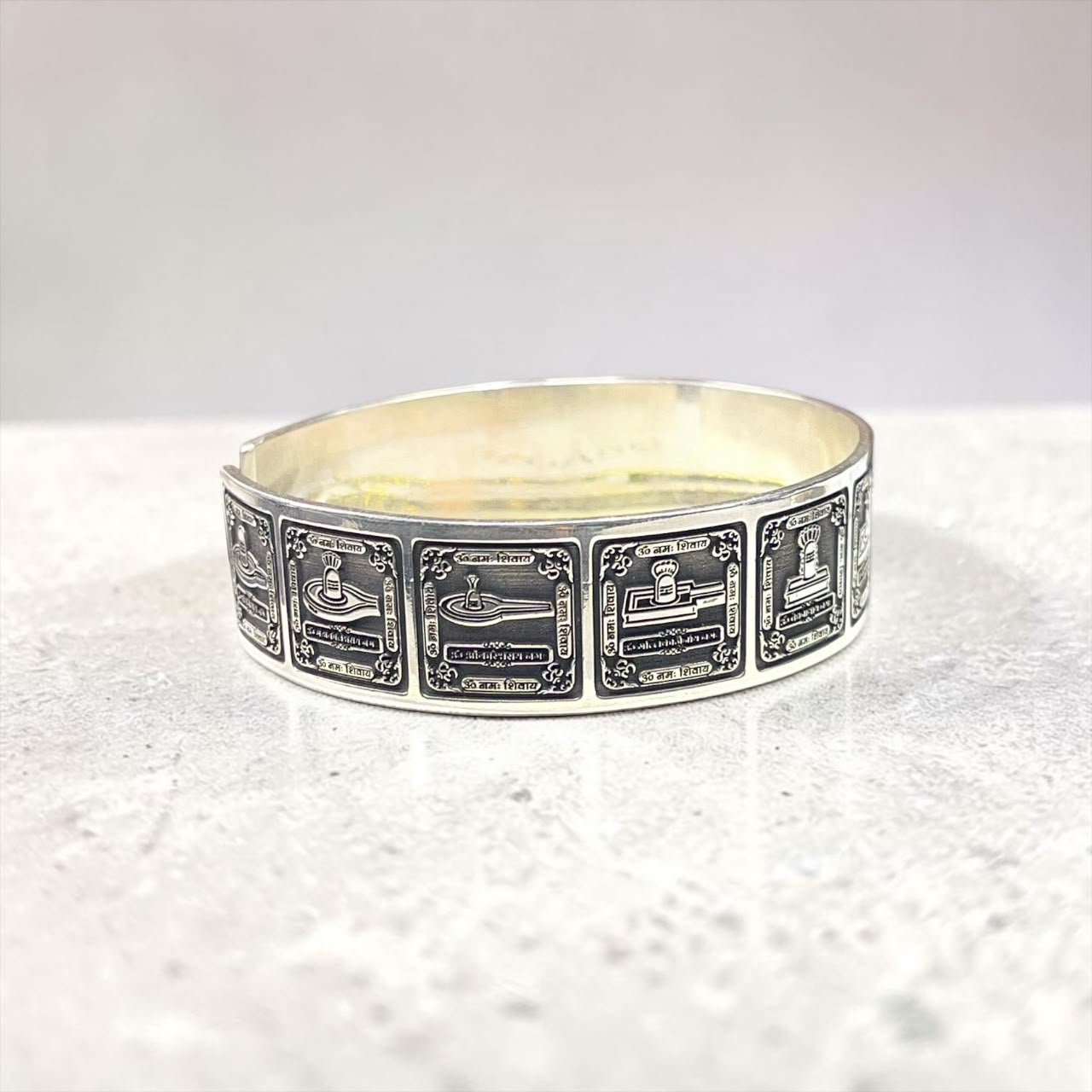 Mahadev devotee wearing 925 silver Jyotirlinga kada