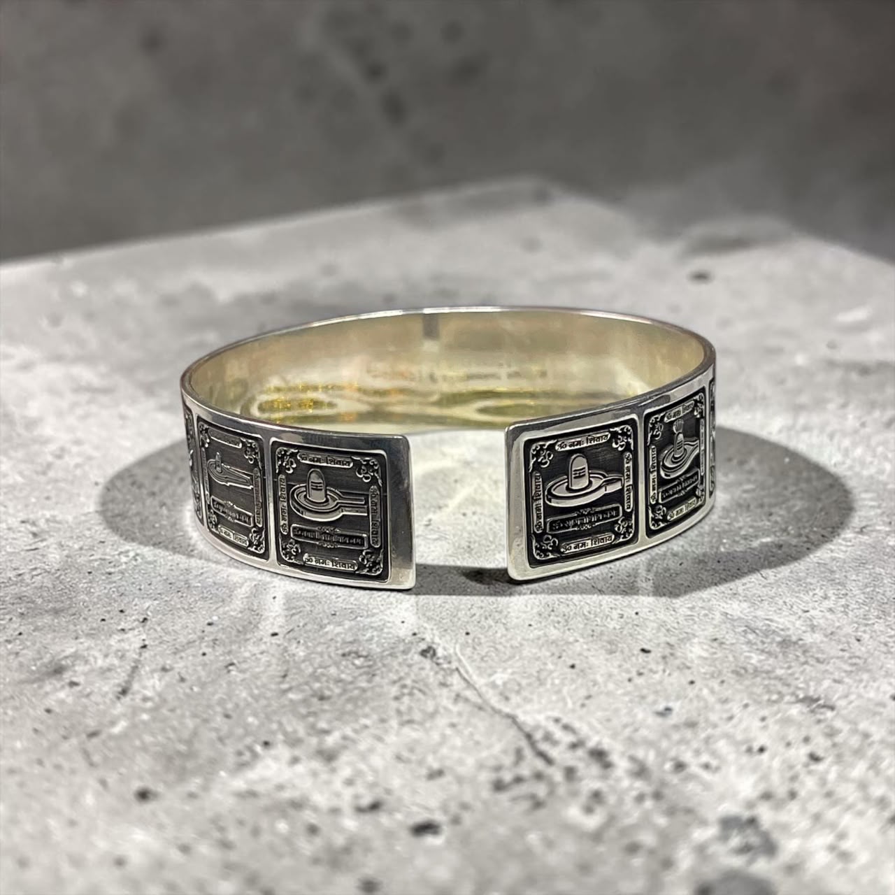 Open C-shape 925 silver Jyotirlinga kada design