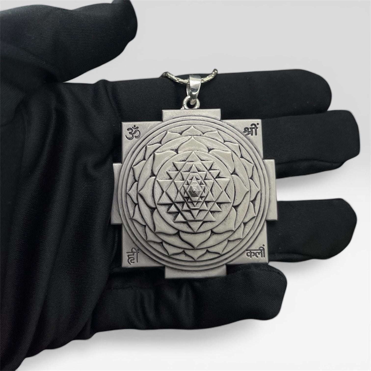 925 Silver Shri Yantra Pendant – Sacred Geometry Wealth, Protection & Positive Energy Amulet